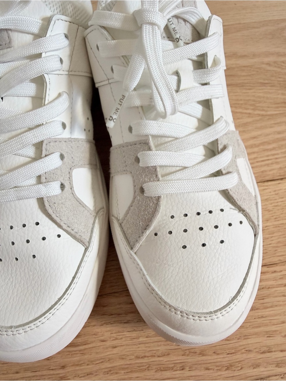 On The Roger Women’s Sneakers Size 6.5 White CloudTec
